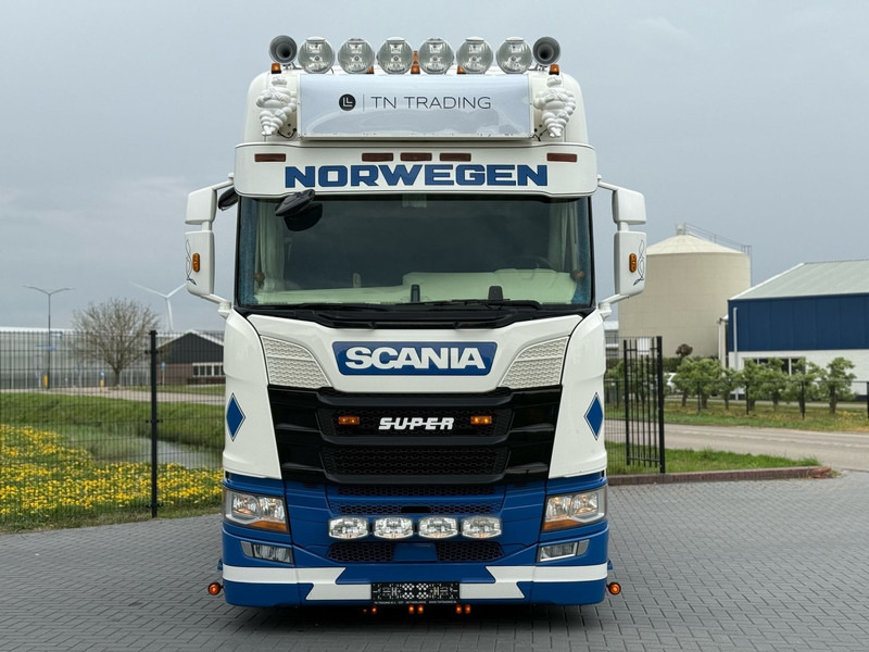 Scania R450 SHOW TRUCK, INTERIOR, STEERING, RETARDER, 570.000 KM. - Tractor unit: picture 3 Scania R450 SHOW TRUCK, INTERIOR, STEERING, RETARDER, 570.000 KM. - Tractor unit: picture 3