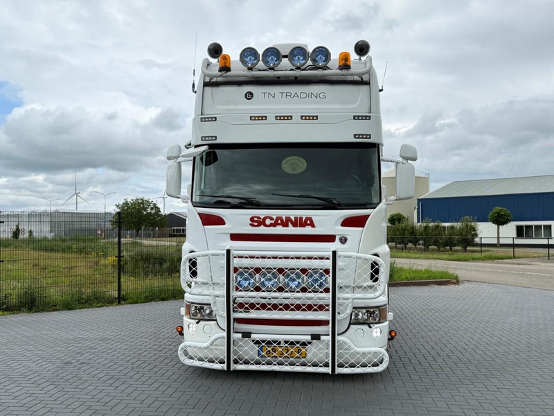 Scania R560 V8 SHOW TRUCK, RETARDER, LEATHER, I-PARK, TOP. - Tractor unit: picture 2 Scania R560 V8 SHOW TRUCK, RETARDER, LEATHER, I-PARK, TOP. - Tractor unit: picture 2