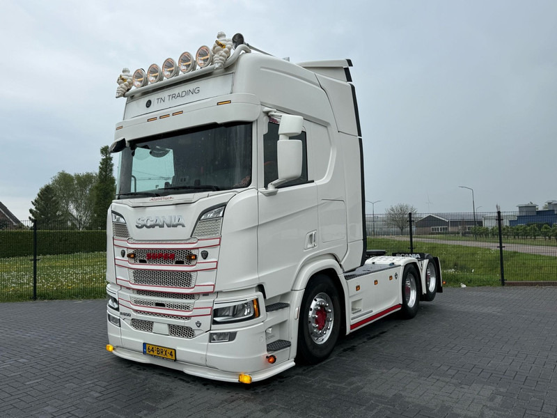 Scania R650 V8 FULL AIR, SHOW TRUCK, SPECIAL INTERIOR, SMART TACHO 2. - Tractor unit: picture 2 Scania R650 V8 FULL AIR, SHOW TRUCK, SPECIAL INTERIOR, SMART TACHO 2. - Tractor unit: picture 2