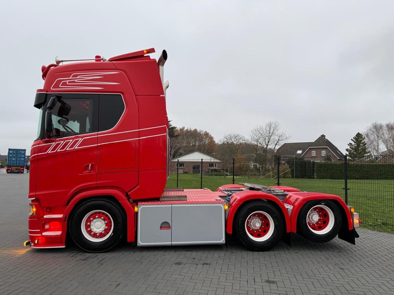 Scania S580 V8 NGS SHOW TRUCK, VOLLUCHT, SPECIAL INTERIOR, BOMVOL, ALS NIEUW. - Tractor unit: picture 5 Scania S580 V8 NGS SHOW TRUCK, VOLLUCHT, SPECIAL INTERIOR, BOMVOL, ALS NIEUW. - Tractor unit: picture 5