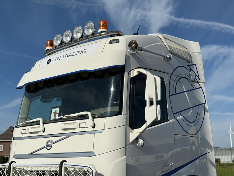 Volvo FH 13.460 SHOWSTAAT, HYDRAULIEK, COMPRESSOR, ADR, I-PARK COOL, INTERIEUR. - Tractor unit: picture 4 Volvo FH 13.460 SHOWSTAAT, HYDRAULIEK, COMPRESSOR, ADR, I-PARK COOL, INTERIEUR. - Tractor unit: picture 4