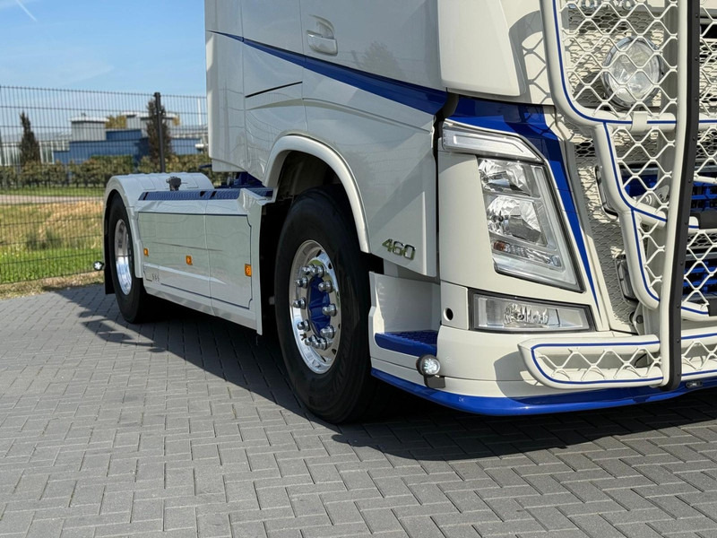 Volvo FH 13.460 SHOWSTAAT, HYDRAULIEK, COMPRESSOR, ADR, I-PARK COOL, INTERIEUR. - Tractor unit: picture 2 Volvo FH 13.460 SHOWSTAAT, HYDRAULIEK, COMPRESSOR, ADR, I-PARK COOL, INTERIEUR. - Tractor unit: picture 2