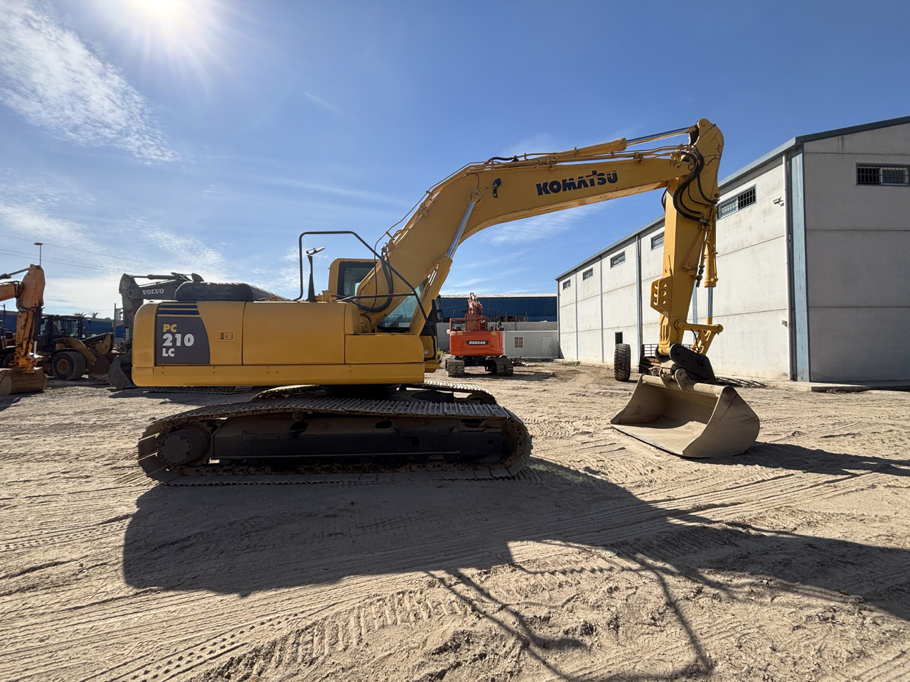 Crawler excavator KOMATSU PC210-8: picture 6