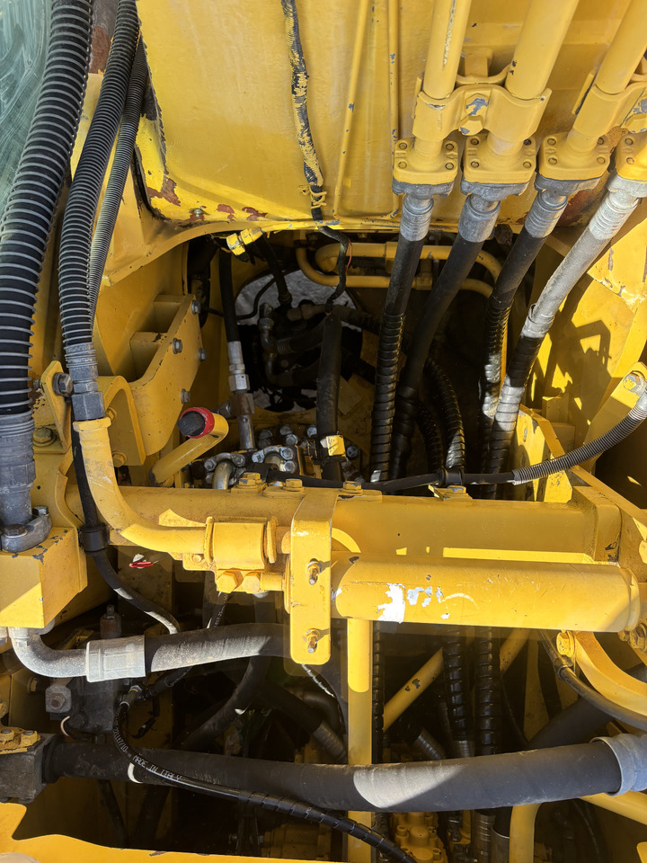 Crawler excavator KOMATSU PC210-8: picture 7