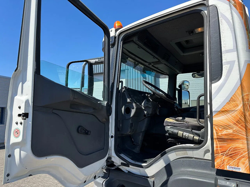 Crane truck Scania P94-220 HIAB 102 / 5x Extentable / Euro 2 / Apk 02-2026!: picture 13