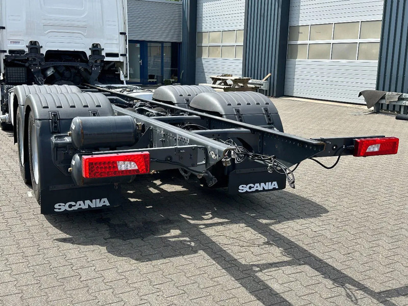 Scania R660 V8 6x4 or 6x2 Chassis with Lift-Axle / Retarder / Wb 4.75 / Full Air - Cab chassis truck: picture 5 Scania R660 V8 6x4 or 6x2 Chassis with Lift-Axle / Retarder / Wb 4.75 / Full Air - Cab chassis truck: picture 5