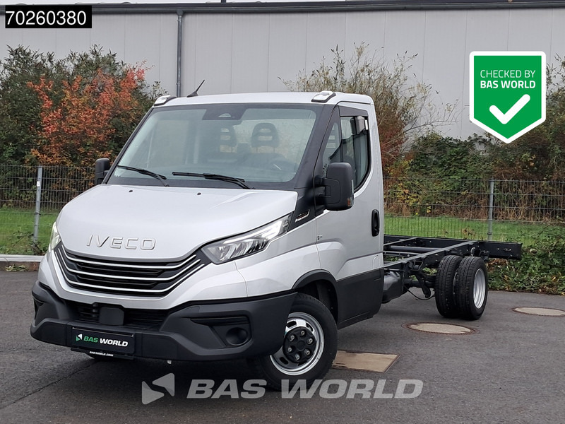Iveco Daily 35C21 Neu! 3.0L 2025-Modell Automatik 210PS Radstand 410 Fahrgestell Doppelbereifung LED ACC Klima Euro6 Chassis A/C - Van: picture 1 Iveco Daily 35C21 Neu! 3.0L 2025-Modell Automatik 210PS Radstand 410 Fahrgestell Doppelbereifung LED ACC Klima Euro6 Chassis A/C - Van: picture 1