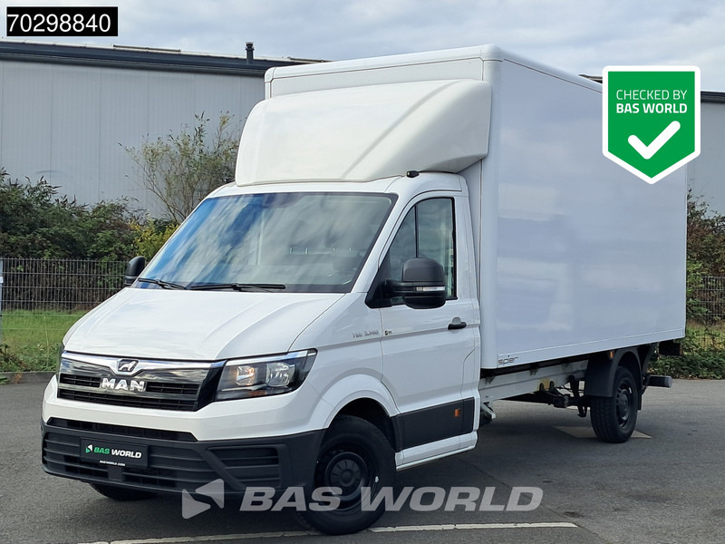Volkswagen Crafter 140pk Ladebordwand Automatik 140PS Koffer Kamera Tempomat Klima Euro6 20m3 A/C Cruise control - Box van: picture 1 Volkswagen Crafter 140pk Ladebordwand Automatik 140PS Koffer Kamera Tempomat Klima Euro6 20m3 A/C Cruise control - Box van: picture 1