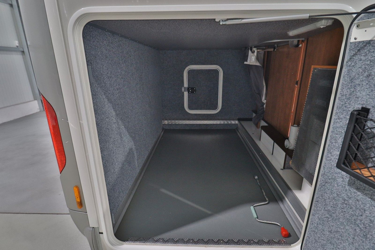 Carthago Chic C-Line 4.2-1.HD-NUR 10 TKM-FESTBETT+HUBBETT - Integrated motorhome: picture 5 Carthago Chic C-Line 4.2-1.HD-NUR 10 TKM-FESTBETT+HUBBETT - Integrated motorhome: picture 5