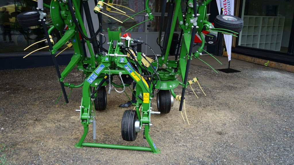Krone Vendro 820 Highland (20723) - Tedder/ Rake: picture 2 Krone Vendro 820 Highland (20723) - Tedder/ Rake: picture 2