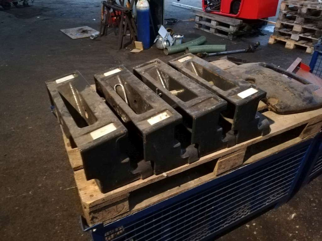 Lindner Frontgewicht(-träger) zu Geotrac (11797) - Counterweight for Agricultural machinery: picture 2 Lindner Frontgewicht(-träger) zu Geotrac (11797) - Counterweight for Agricultural machinery: picture 2