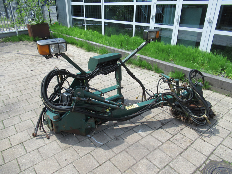 Burtec Borstelarm aanbouw - Broom for Municipal/ Special vehicle: picture 3 Burtec Borstelarm aanbouw - Broom for Municipal/ Special vehicle: picture 3