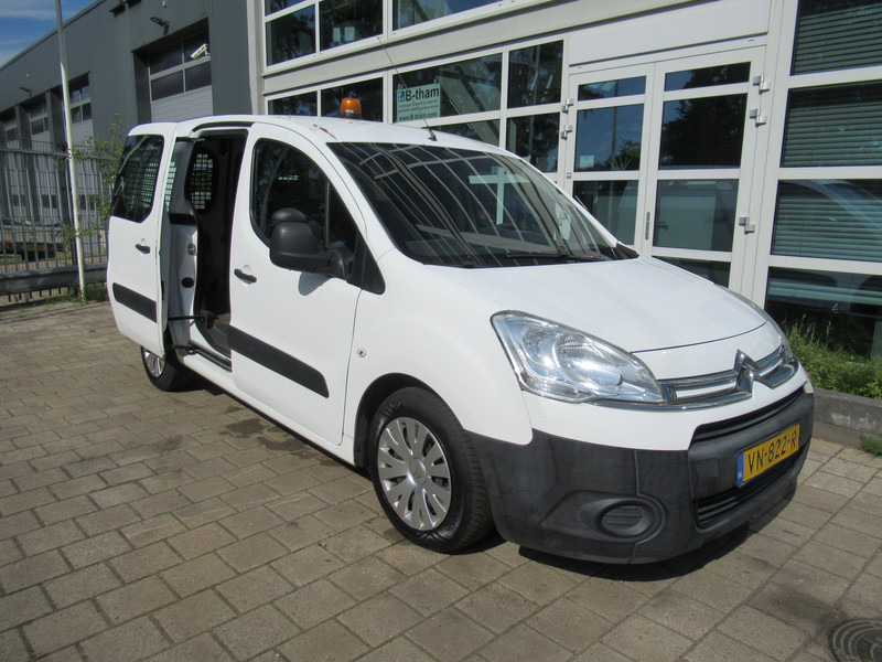 Citroën Berlingo 1.6 e-HDI 700 Club Automaat AIRCO 3-Zitpl. - Small van: picture 5 Citroën Berlingo 1.6 e-HDI 700 Club Automaat AIRCO 3-Zitpl. - Small van: picture 5
