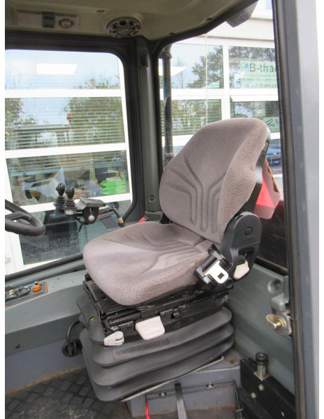 Road sweeper LM TRAC 286 Werktuigdrager ( zonder Borstel arm ): picture 8