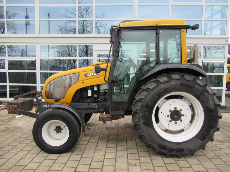 Valtra A75 4x2 + Fronthef VALMET - Farm tractor: picture 2 Valtra A75 4x2 + Fronthef VALMET - Farm tractor: picture 2