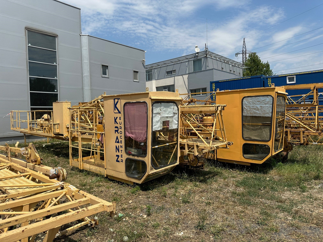 LIEBHERR 71 EC with chassis - Tower crane: picture 1 LIEBHERR 71 EC with chassis - Tower crane: picture 1