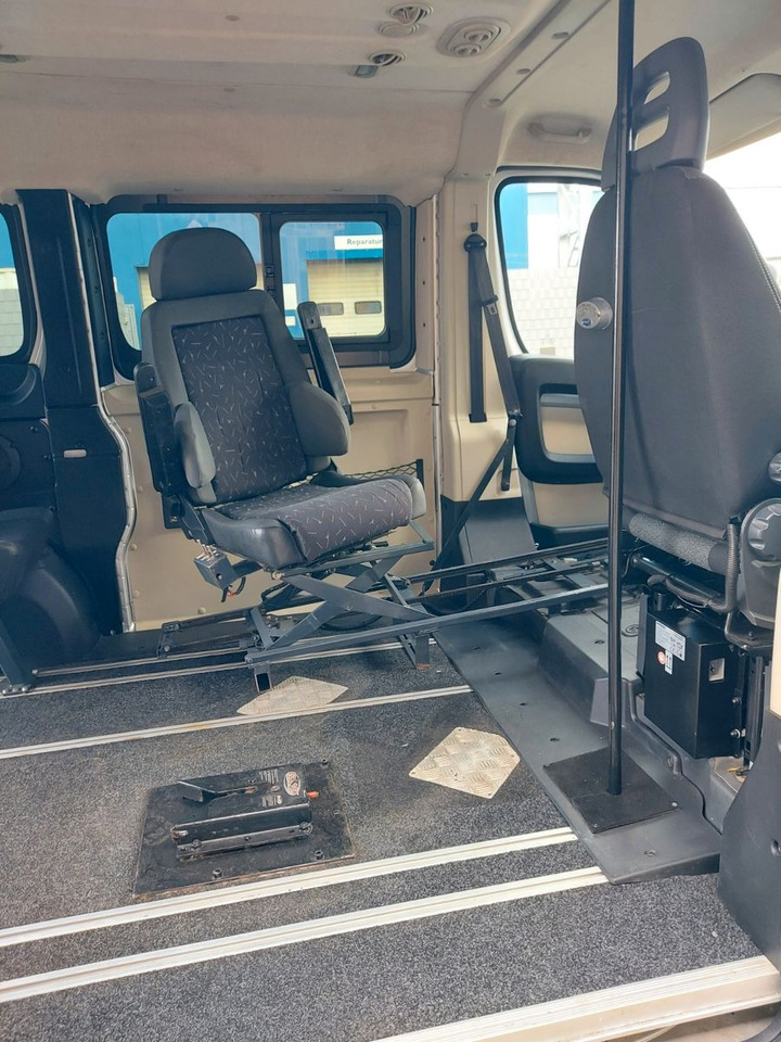 Fiat Ducato Kombi 130 Paravan Space Drive 2 Rollstuhl - Passenger van: picture 3 Fiat Ducato Kombi 130 Paravan Space Drive 2 Rollstuhl - Passenger van: picture 3