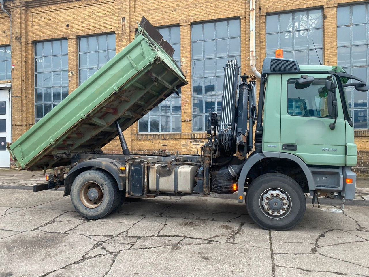 Mercedes-Benz Actros 2/3 6-Zyl.1836 ALLRAD 4x4 Dreiseitk: Kran Mercedes-Benz Actros 2/3 6-Zyl.1836 ALLRAD 4x4 Dreiseitk. Kran - Tipper, Crane truck: picture 5 Mercedes-Benz Actros 2/3 6-Zyl.1836 ALLRAD 4x4 Dreiseitk: Kran Mercedes-Benz Actros 2/3 6-Zyl.1836 ALLRAD 4x4 Dreiseitk. Kran - Tipper, Crane truck: picture 5