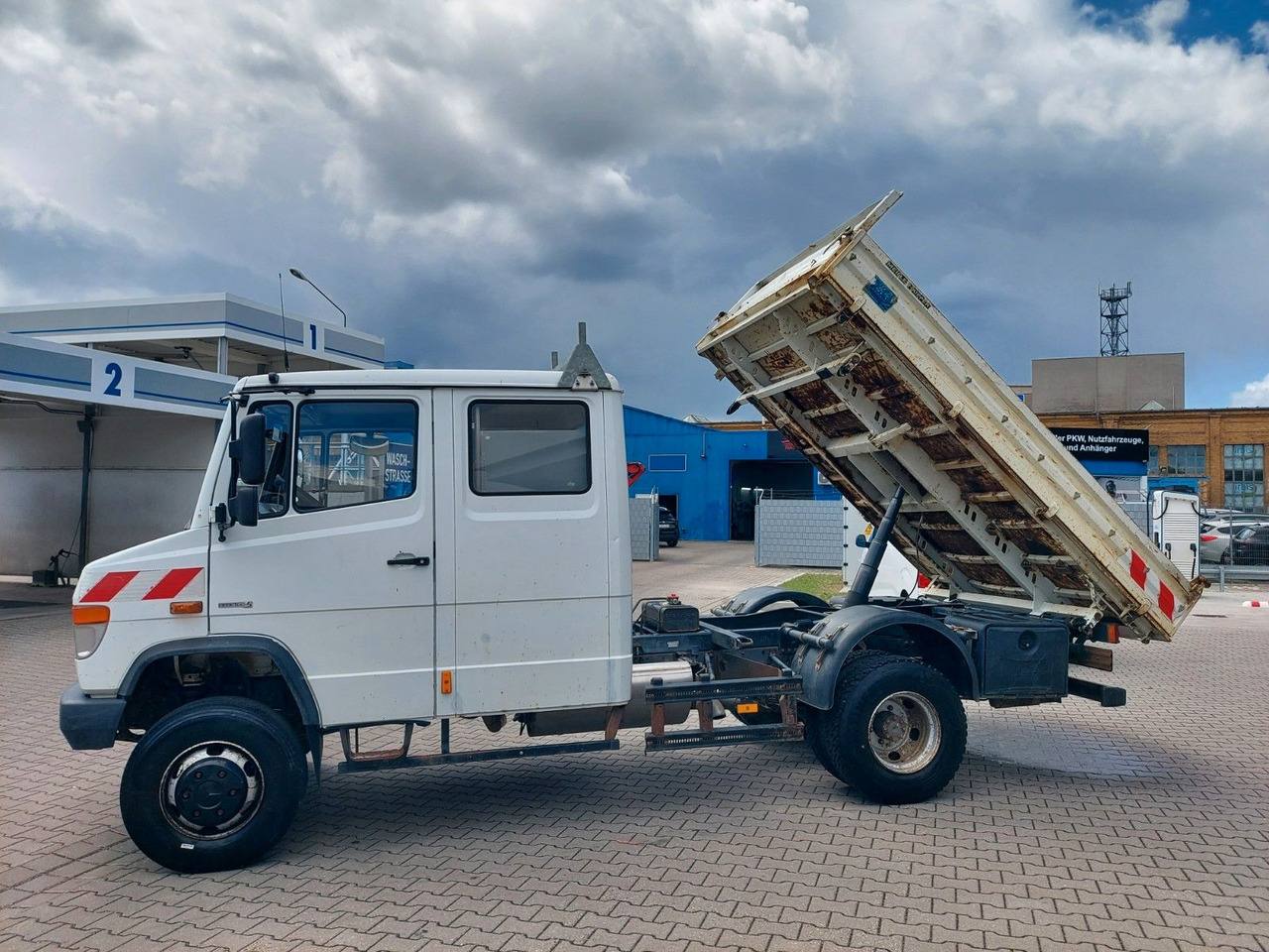 Mercedes-Benz Vario 816 D 4x4 Kipper 3 Seiten Doka 6 Sitze - Tipper van, Combi van: picture 1 Mercedes-Benz Vario 816 D 4x4 Kipper 3 Seiten Doka 6 Sitze - Tipper van, Combi van: picture 1