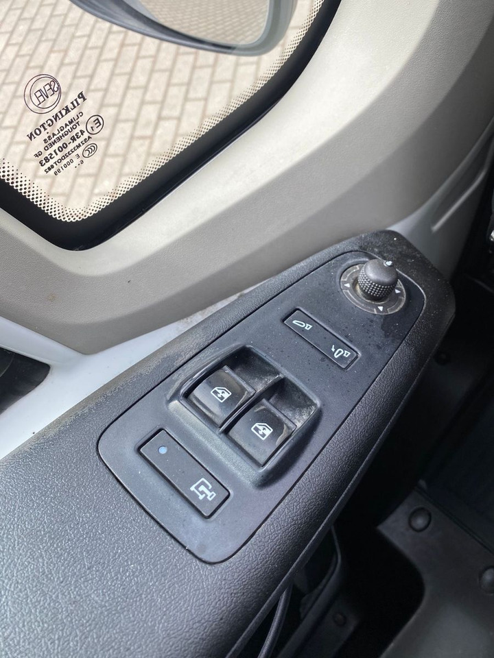 Passenger van Peugeot Boxer Kasten Hochraum 435 L4H2 Komfort Plus Blue: picture 11