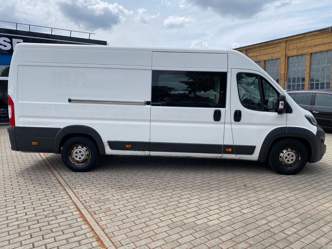 Passenger van Peugeot Boxer Kasten Hochraum 435 L4H2 Komfort Plus Blue: picture 16