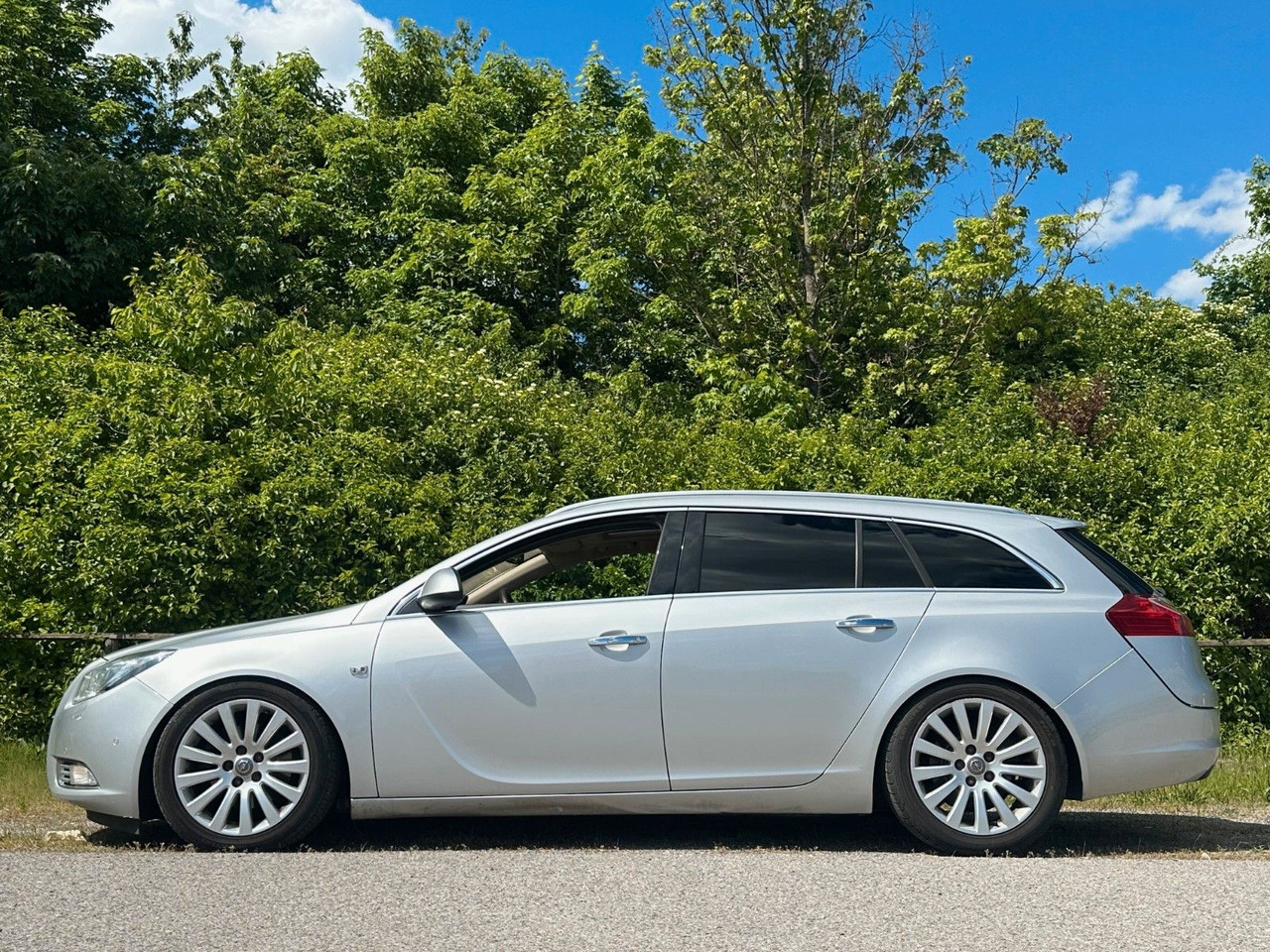 Opel Insignia Sports Tourer 2.0 CDTI eco 118 S/S - Car: picture 2 Opel Insignia Sports Tourer 2.0 CDTI eco 118 S/S - Car: picture 2