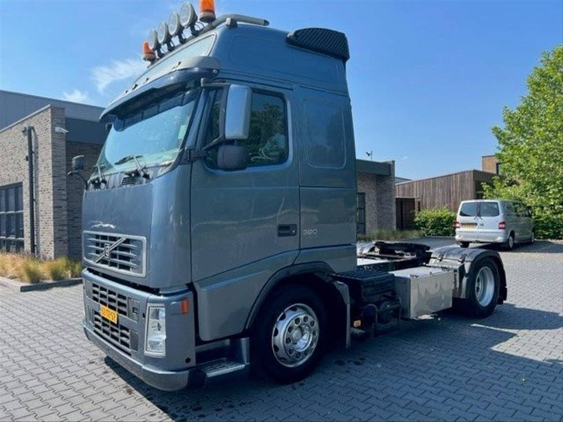 Volvo FH 12.380 FH12.380 - Tractor unit: picture 1 Volvo FH 12.380 FH12.380 - Tractor unit: picture 1