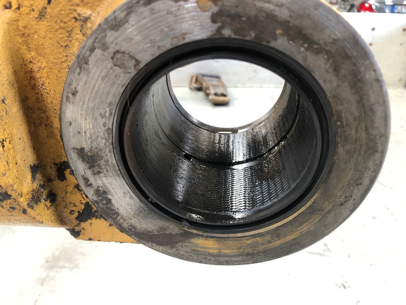 Caterpillar 322B Boomcylinder OEM 1184166 - Hydraulics: picture 2 Caterpillar 322B Boomcylinder OEM 1184166 - Hydraulics: picture 2