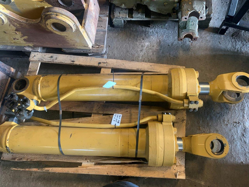 Caterpillar 950H Lifting cylinder OEM 2424272 - Hydraulics: picture 1 Caterpillar 950H Lifting cylinder OEM 2424272 - Hydraulics: picture 1