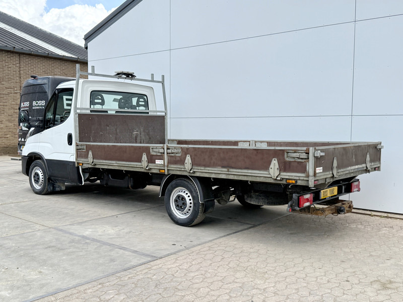 Iveco Daily 35S14 2.3 L3H1 Airco Cruise Control Standkachel Trekhaak Open Laadbak Pritische Lucht geveerde stoel - Flatbed van: picture 2 Iveco Daily 35S14 2.3 L3H1 Airco Cruise Control Standkachel Trekhaak Open Laadbak Pritische Lucht geveerde stoel - Flatbed van: picture 2