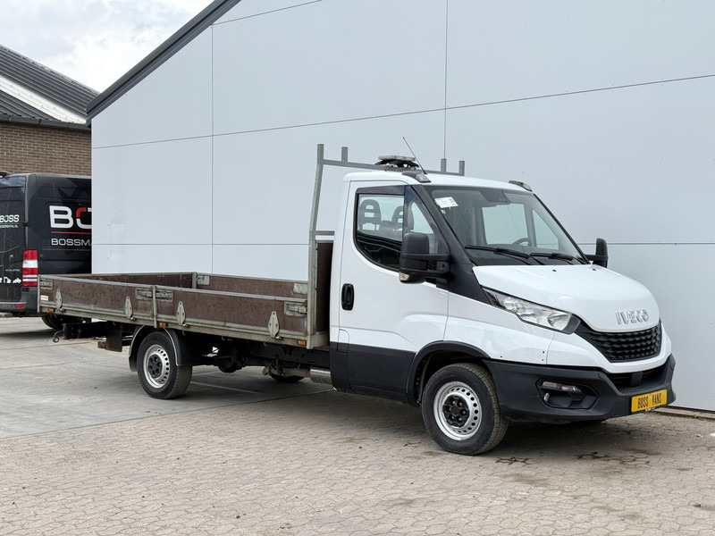 Iveco Daily 35S14 2.3 L3H1 Airco Cruise Control Standkachel Trekhaak Open Laadbak Pritische Lucht geveerde stoel - Flatbed van: picture 4 Iveco Daily 35S14 2.3 L3H1 Airco Cruise Control Standkachel Trekhaak Open Laadbak Pritische Lucht geveerde stoel - Flatbed van: picture 4