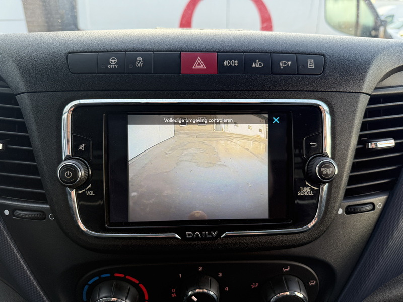 Flatbed van Iveco Daily 35S16 2.3 Automaat Open Laadbak Airco Adaptieve Cruise Control Standkachel 3.5t Trekhaak Navigatie Camera Pickup Pritische: picture 15 Flatbed van Iveco Daily 35S16 2.3 Automaat Open Laadbak Airco Adaptieve Cruise Control Standkachel 3.5t Trekhaak Navigatie Camera Pickup Pritische: picture 15