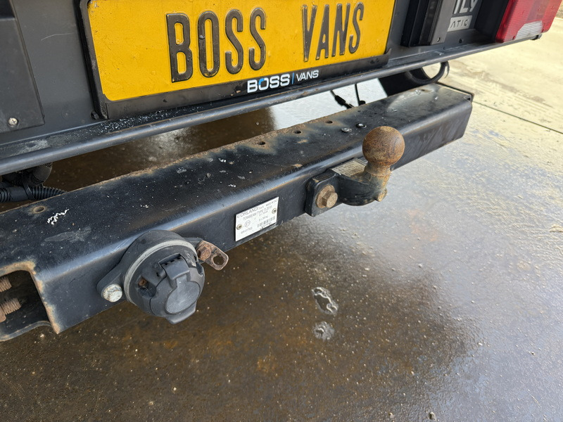 Flatbed van Iveco Daily 35S16 2.3 Automaat Open Laadbak Airco Adaptieve Cruise Control Standkachel 3.5t Trekhaak Navigatie Camera Pickup Pritische: picture 12 Flatbed van Iveco Daily 35S16 2.3 Automaat Open Laadbak Airco Adaptieve Cruise Control Standkachel 3.5t Trekhaak Navigatie Camera Pickup Pritische: picture 12