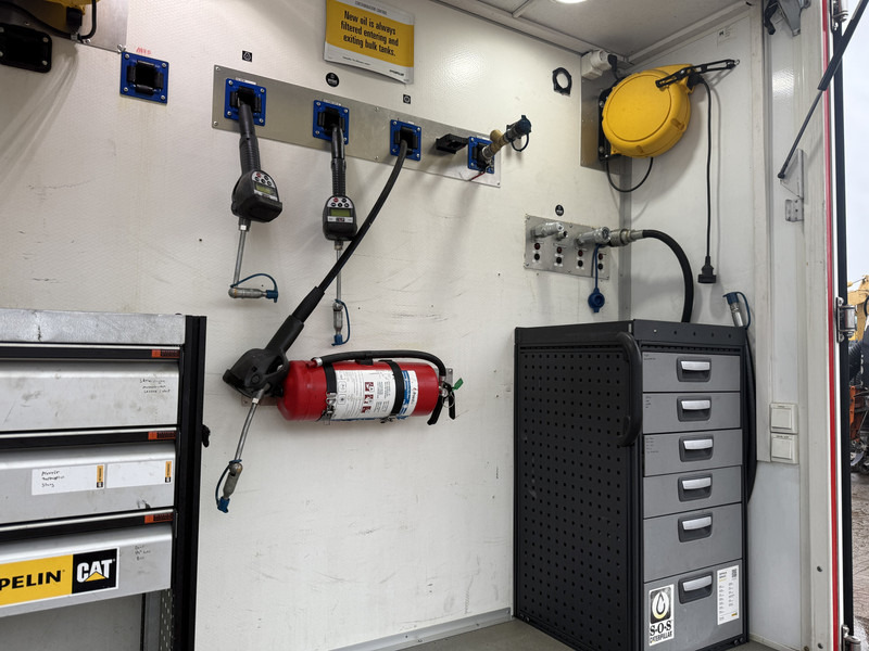 Box van Iveco Daily Daily 70C18 3.0 *Service bus / Inbouw* LED Climate Control Cruise Control Tachograaf Standkachel Trekhaak Camera Stoelverwarming: picture 15 Box van Iveco Daily Daily 70C18 3.0 *Service bus / Inbouw* LED Climate Control Cruise Control Tachograaf Standkachel Trekhaak Camera Stoelverwarming: picture 15