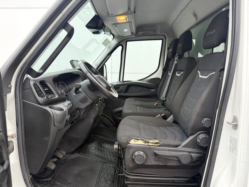 Box van Iveco Daily Daily 70C18 3.0 *Service bus / Inbouw* LED Climate Control Cruise Control Tachograaf Standkachel Trekhaak Camera Stoelverwarming: picture 6 Box van Iveco Daily Daily 70C18 3.0 *Service bus / Inbouw* LED Climate Control Cruise Control Tachograaf Standkachel Trekhaak Camera Stoelverwarming: picture 6