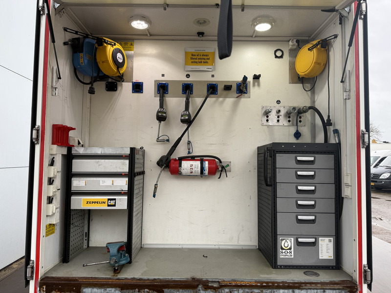 Box van Iveco Daily Daily 70C18 3.0 *Service bus / Inbouw* LED Climate Control Cruise Control Tachograaf Standkachel Trekhaak Camera Stoelverwarming: picture 12 Box van Iveco Daily Daily 70C18 3.0 *Service bus / Inbouw* LED Climate Control Cruise Control Tachograaf Standkachel Trekhaak Camera Stoelverwarming: picture 12