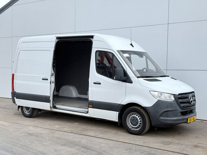 Mercedes-Benz Sprinter 214 2.2 CDI L2H2 Climate Control Cruise Control Trekhaak Carplay Camera - Small van: picture 5 Mercedes-Benz Sprinter 214 2.2 CDI L2H2 Climate Control Cruise Control Trekhaak Carplay Camera - Small van: picture 5