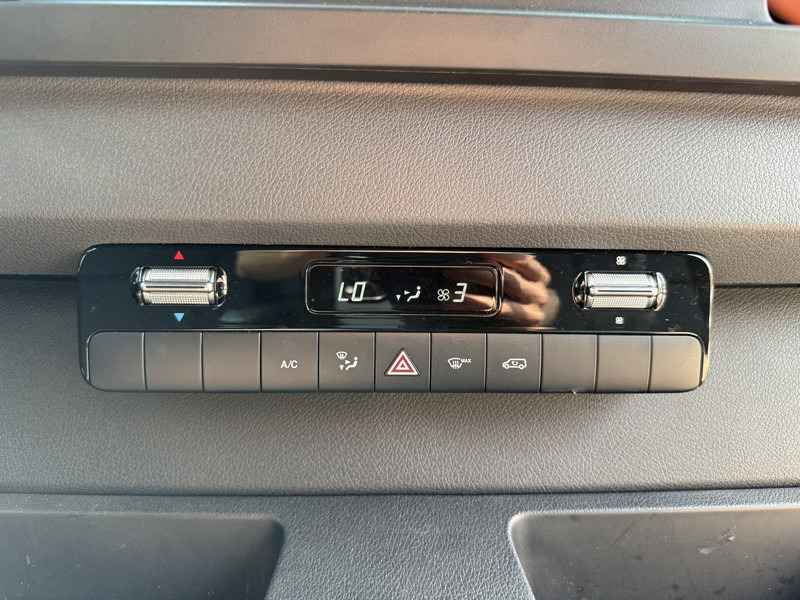 Panel van, Electric van Mercedes-Benz eSprinter 312 L2H2 Elektrisch 41kWh 135km WLTP Climate Control Camera Stoelverwarming: picture 16