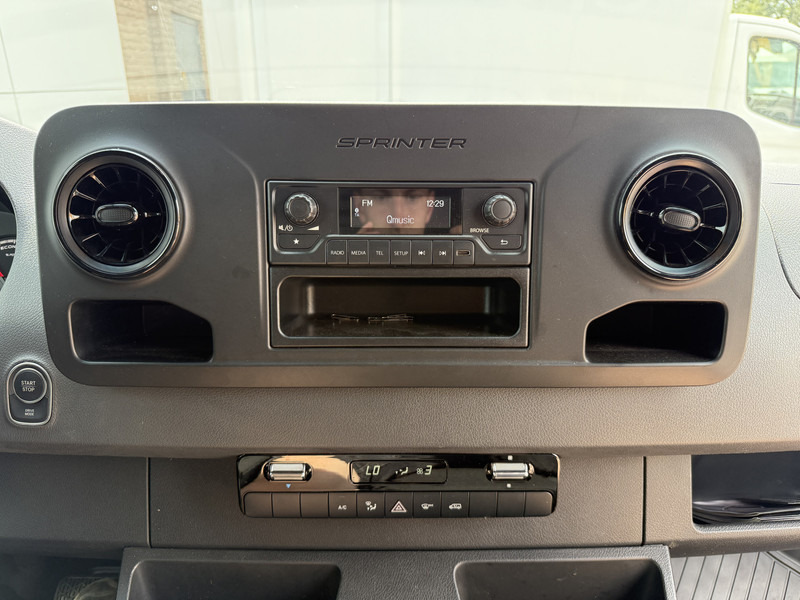 Panel van, Electric van Mercedes-Benz eSprinter 312 L2H2 Elektrisch 41kWh 135km WLTP Climate Control Camera Stoelverwarming: picture 15