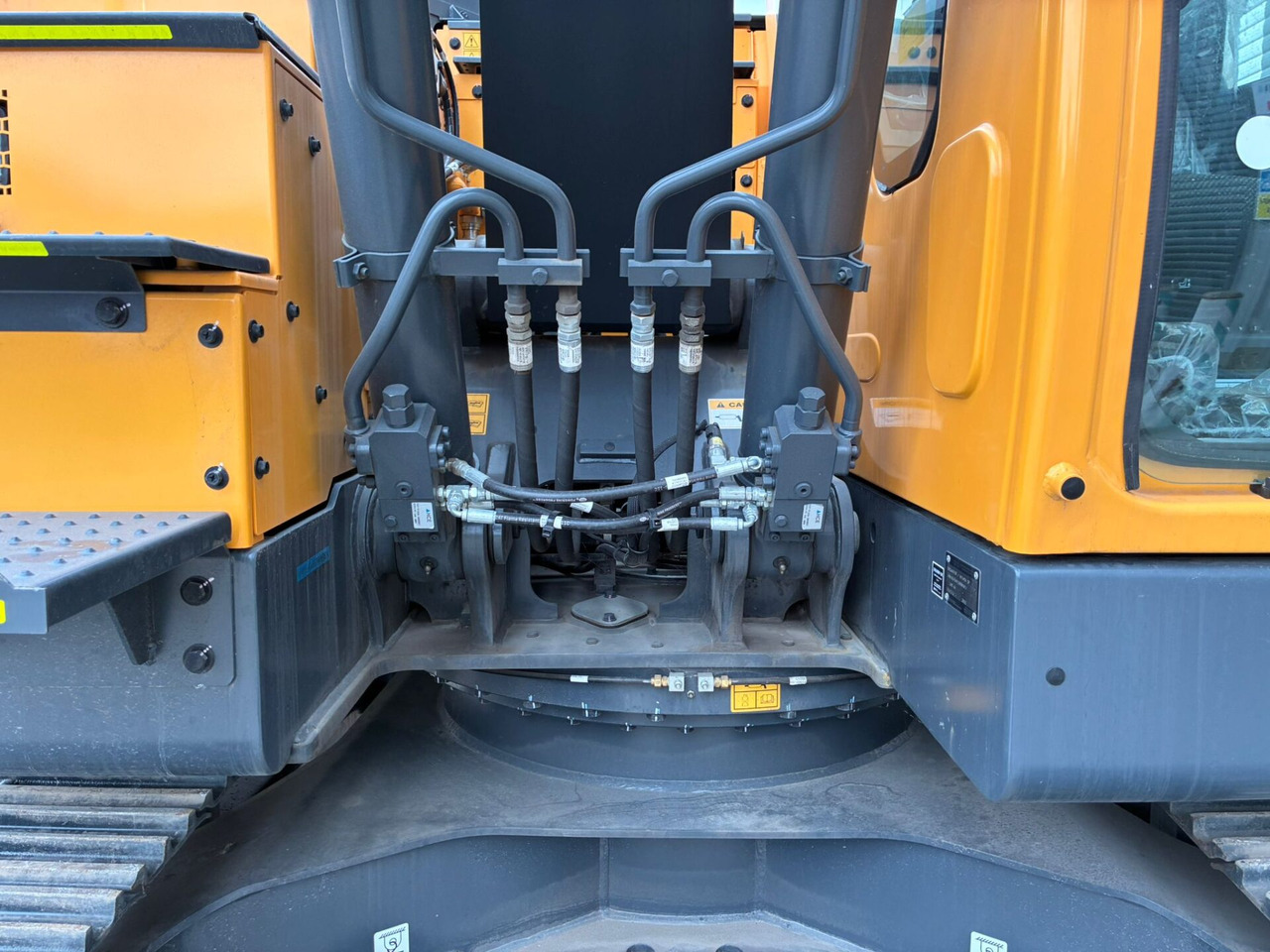 Crawler excavator Hyundai HX145ALCR: picture 12