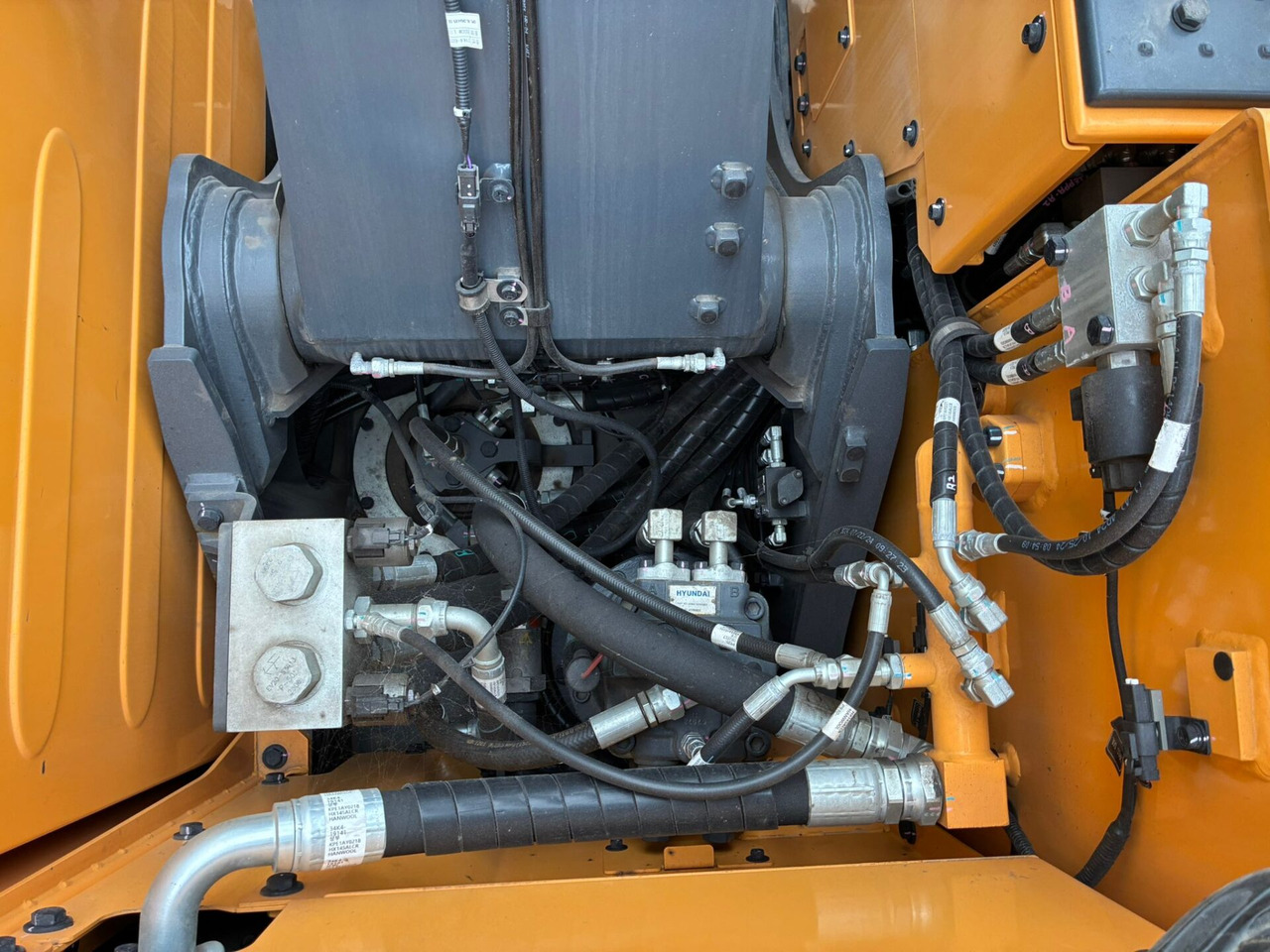 Crawler excavator Hyundai HX145ALCR: picture 13