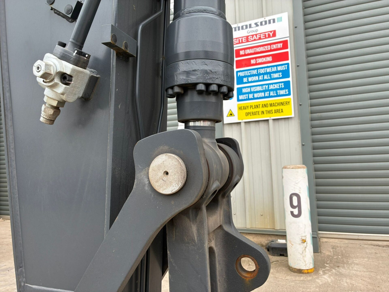 Crawler excavator Hyundai HX145ALCR: picture 8