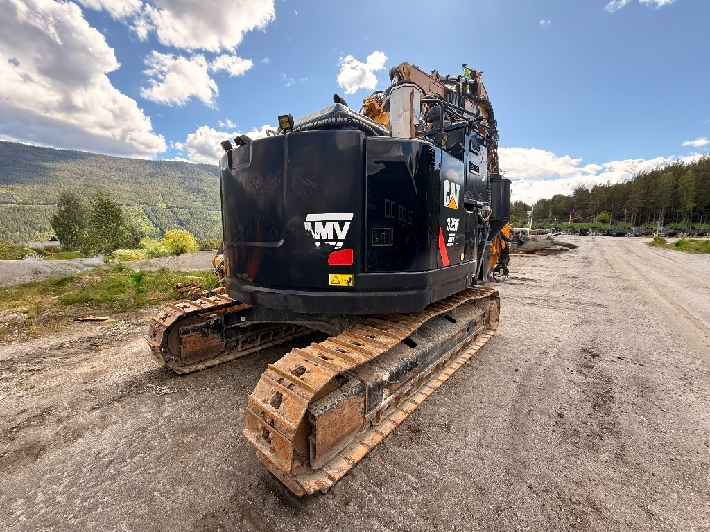 CAT 325 FL CR  - Excavator: picture 5 CAT 325 FL CR  - Excavator: picture 5