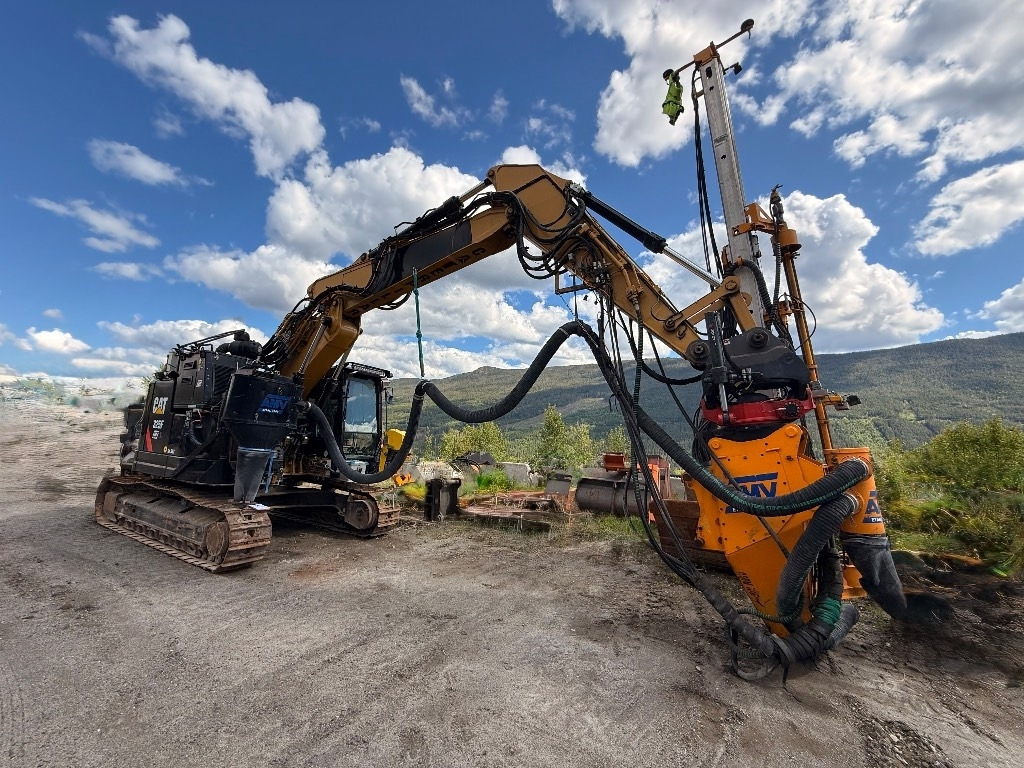 CAT 325 FL CR  - Excavator: picture 3 CAT 325 FL CR  - Excavator: picture 3