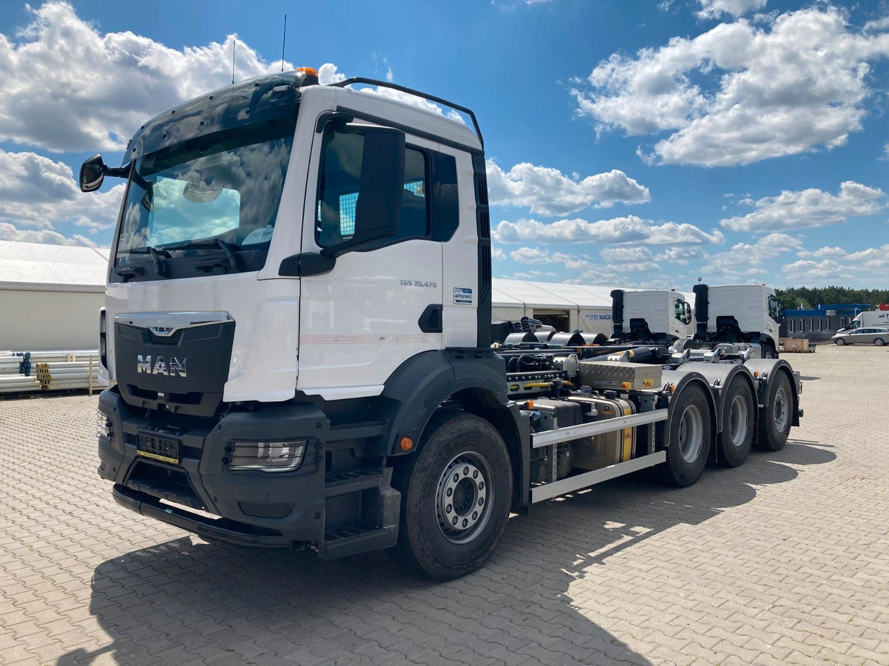 MAN TGS 35.480 TRIDEM HYVA 26-62-SKZ - Hook lift truck: picture 2 MAN TGS 35.480 TRIDEM HYVA 26-62-SKZ - Hook lift truck: picture 2