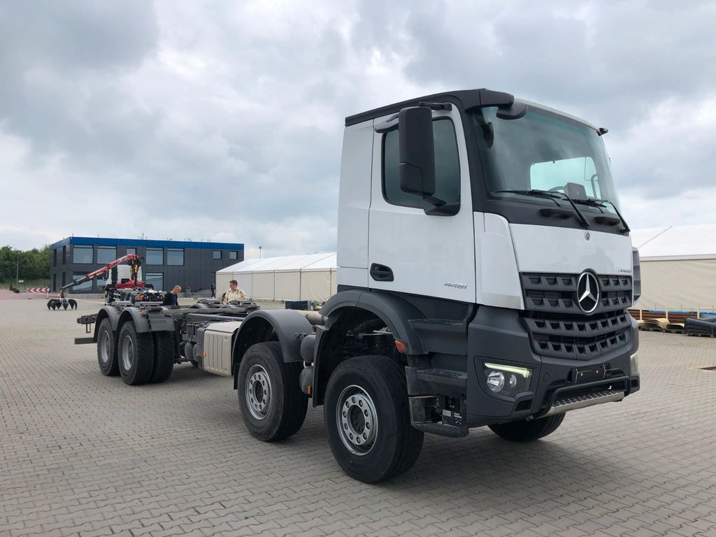 Mercedes-Benz AROCS 4451 - Cab chassis truck: picture 1 Mercedes-Benz AROCS 4451 - Cab chassis truck: picture 1