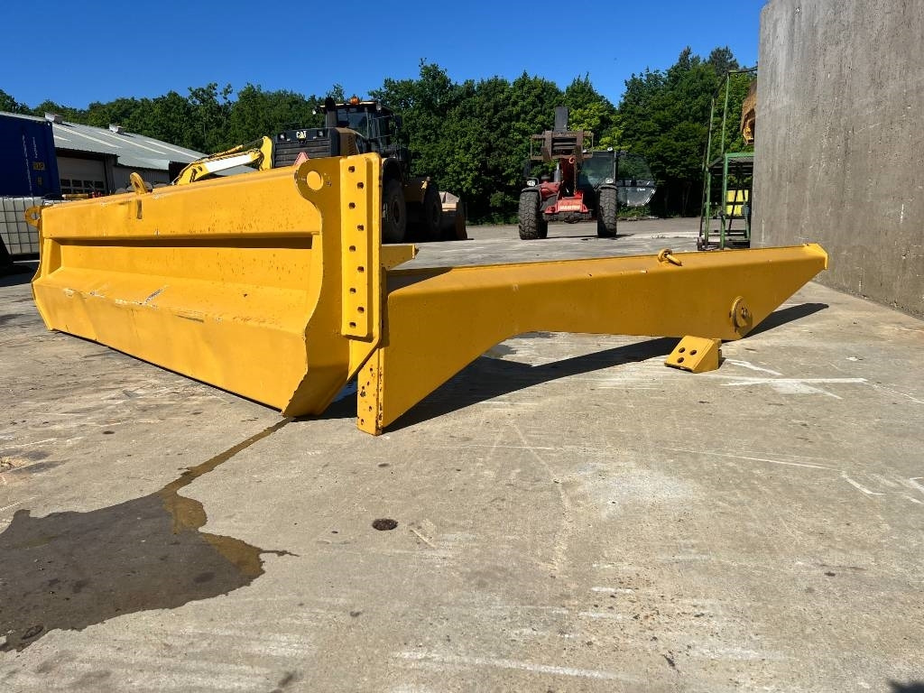 CAT TAILGATE CAT 735 - Spare parts for Construction machinery: picture 3 CAT TAILGATE CAT 735 - Spare parts for Construction machinery: picture 3