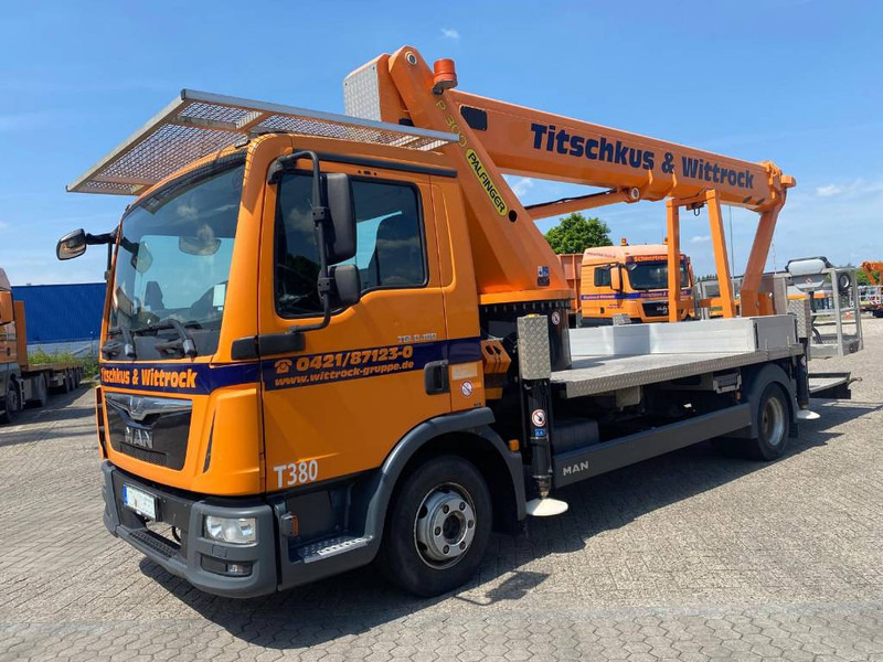 Palfinger P 300 - Truck mounted aerial platform: picture 3 Palfinger P 300 - Truck mounted aerial platform: picture 3
