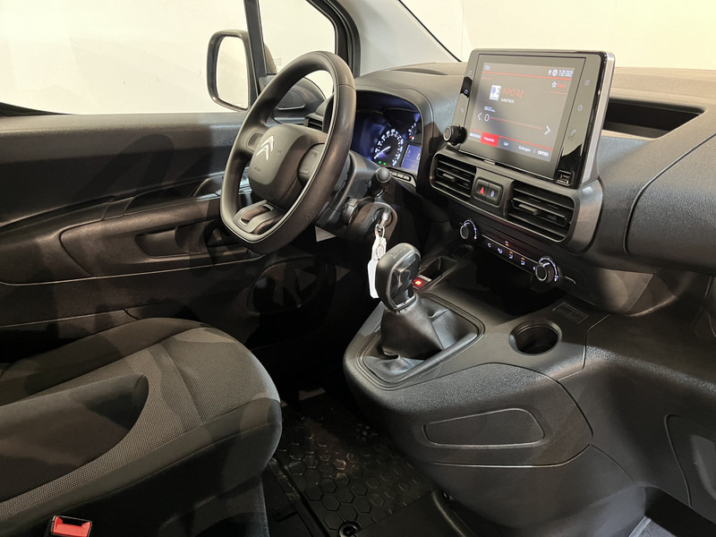 Citroën Berlingo 1.5 BlueHDI Club / Euro 6 / Airco / Cruise Control / CarPlay / Trekhaak / Imperiaal / 72.000 KM !! - Small van: picture 3 Citroën Berlingo 1.5 BlueHDI Club / Euro 6 / Airco / Cruise Control / CarPlay / Trekhaak / Imperiaal / 72.000 KM !! - Small van: picture 3