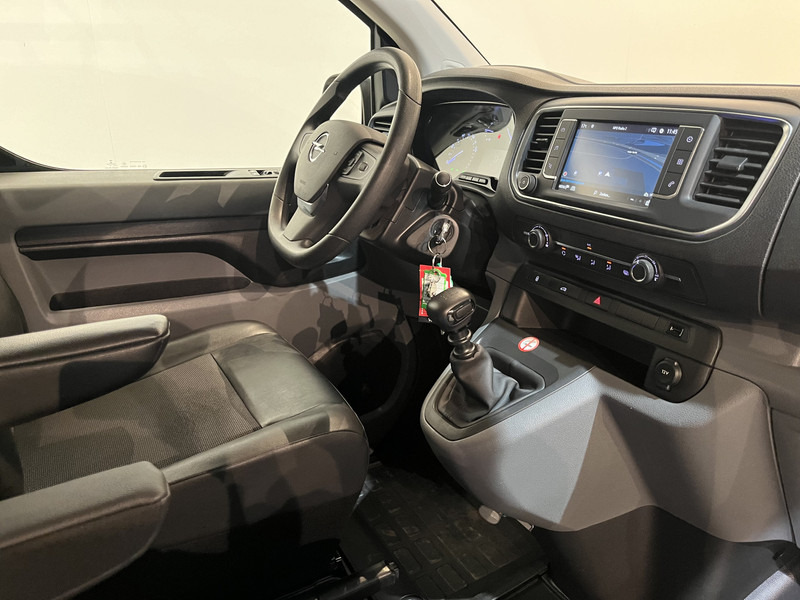 Opel Vivaro 2.0 CDTI L2H1 120 PK Servicebus / Inrichting / Euro 6 / 220V. / Airco / Cruise Control / Trekhaak / Camera / CarPlay / Navigatie / 60.800 KM !! - Small van: picture 3 Opel Vivaro 2.0 CDTI L2H1 120 PK Servicebus / Inrichting / Euro 6 / 220V. / Airco / Cruise Control / Trekhaak / Camera / CarPlay / Navigatie / 60.800 KM !! - Small van: picture 3